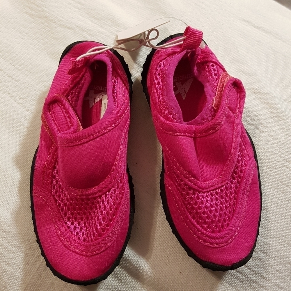 Athletech New kids pink water shoes size 5/6